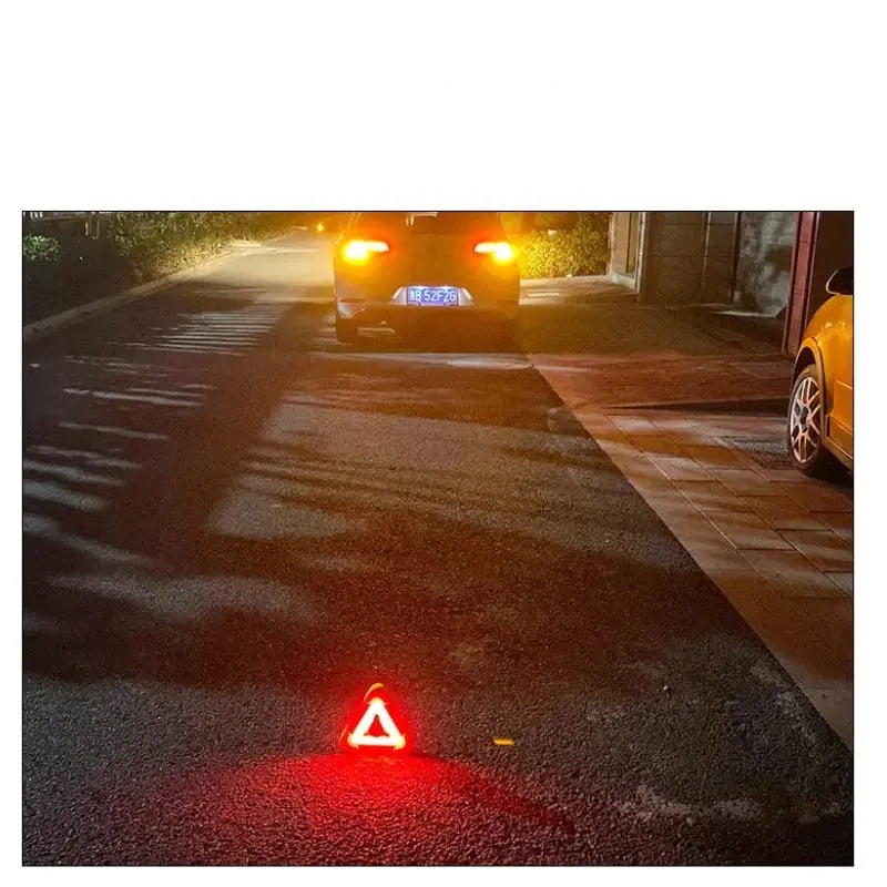 🚗Großes Sonderangebot – 50 % Rabatt🆘3-IN-1 Dreieckige Solar-Notfall-Signalleuchte für den Straßenrand✨